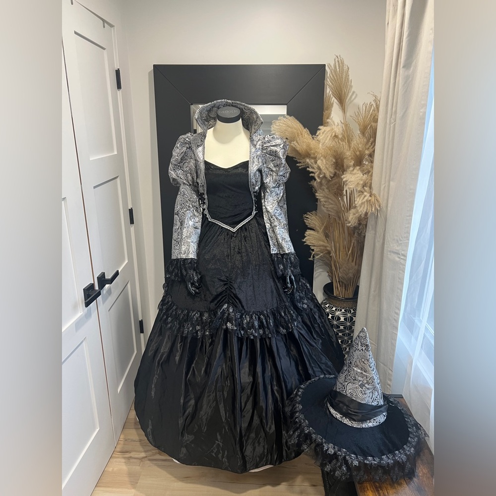 Woman’s Witch Costume with hat in Black and Silver